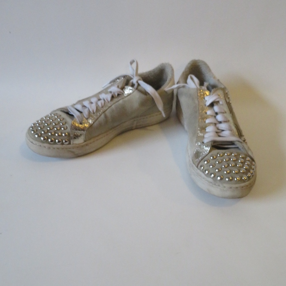 THE SHOE BOX GRAY SUEDE "STUDS & STARS" SNEAKERS 7